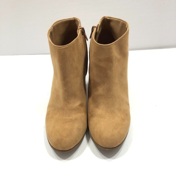 Old Navy tan suede ankle high bootie block heel Side zip Woman's size 9 - Picture 2 of 11